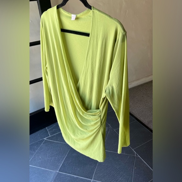 90’s Y2K Key Lime Green V-Neck Mesh Stretch Top - Picture 2 of 5